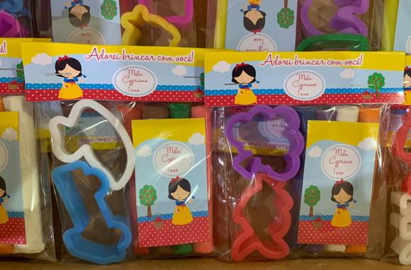 Kit Massinha e Cortadores Branca de Neve