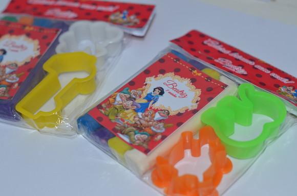 Kit Massinha e Moldes Branca de Neve