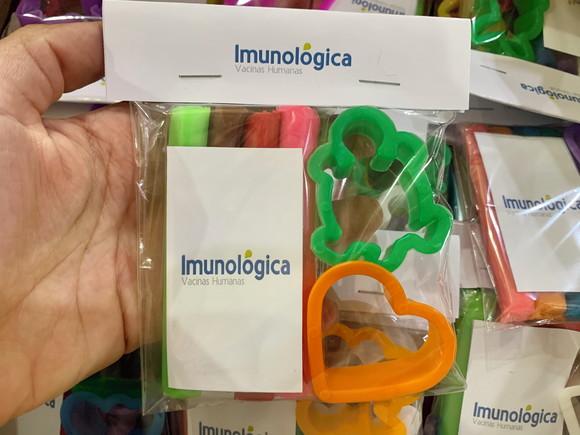 Kit Massinha e Moldes Brinde infantil de Empresas