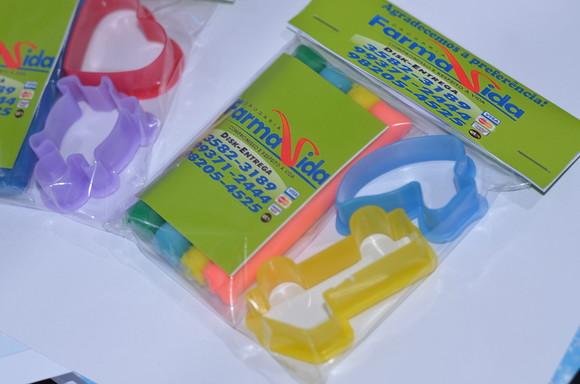 Kit Massinha e Moldes Brinde de Empresas para Crianças