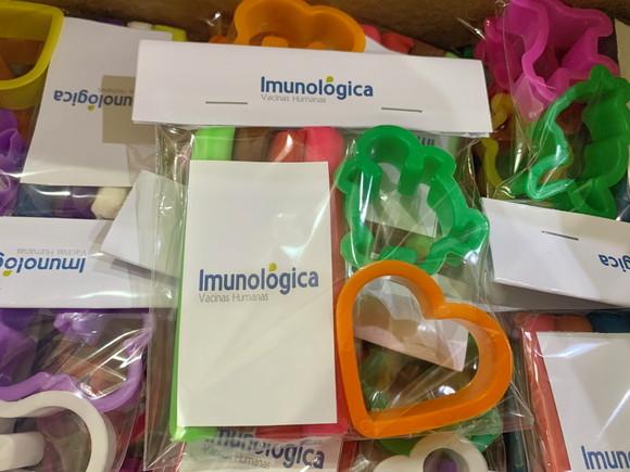Kit Massinha e Moldes Brinde infantil de Empresas