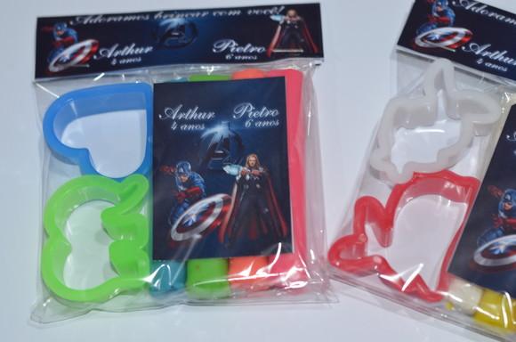 Kit Massinha e Moldes Os Vingadores