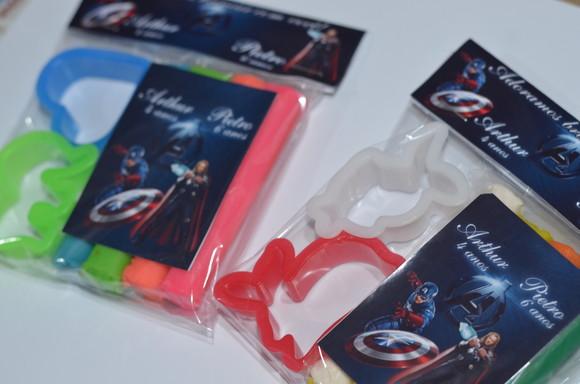 Kit Massinha e Moldes Os Vingadores