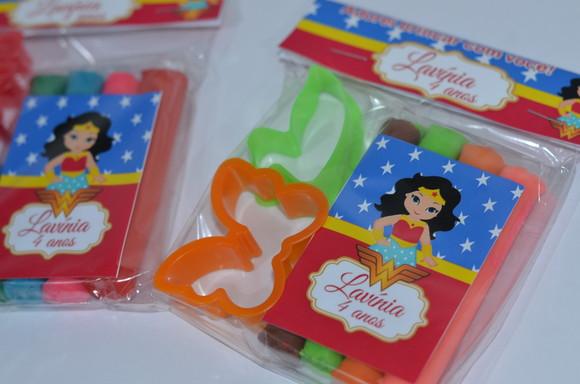 Kit Massinha e Moldes Mulher Maravilha