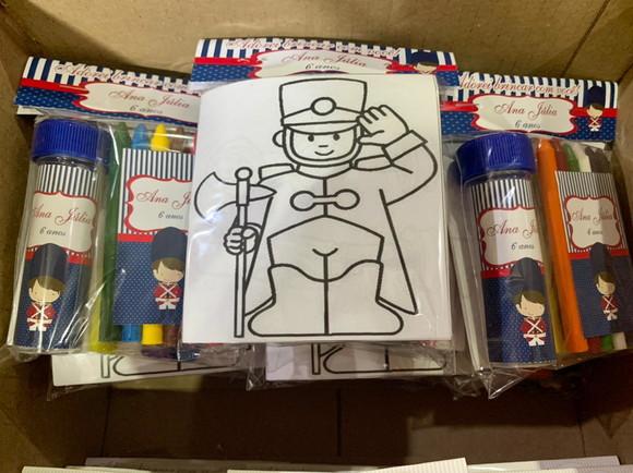 Kit Massinha, Giz, Bolinha de Sabão Bailarina e Soldadinho