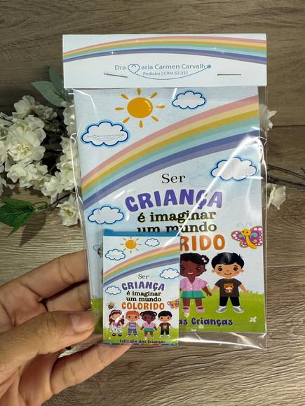 Mini Revista de Colorir Personaliz. com Giz Dia das Crianças