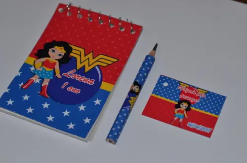 Bloquinho Personalizado com Lápis Mulher Maravilha