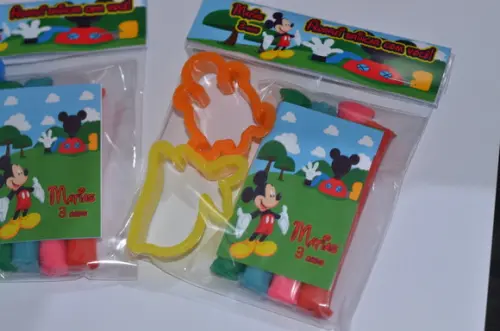Kit Massinha e Cortadores Mickey