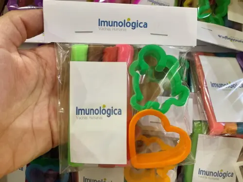 Kit Massinha e Moldes Brinde infantil de Empresas