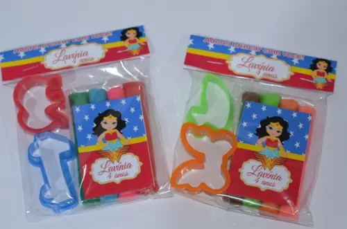 Kit Massinha e Moldes Mulher Maravilha