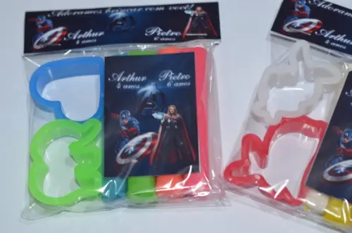 Kit Massinha e Moldes Os Vingadores