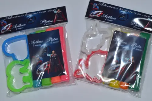 Kit Massinha e Moldes Os Vingadores