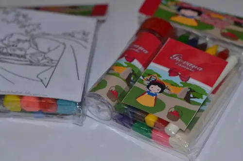 Kit Massinha, Giz de Cera e Bolinha de Sabão Branca de Neve