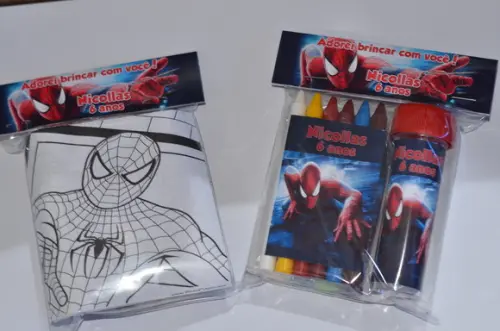 Kit Massinha, Giz de Cera e Bolinha de Sabão Homem Aranha