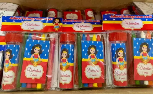 Kit Massinha,Giz de Cera e Bolinha de Sabão Mulher Maravilha