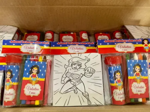 Kit Massinha,Giz de Cera e Bolinha de Sabão Mulher Maravilha