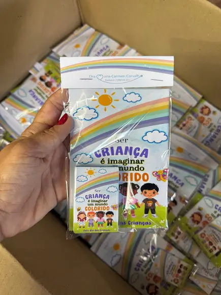 Mini Revista de Colorir Personaliz. com Giz Dia das Crianças