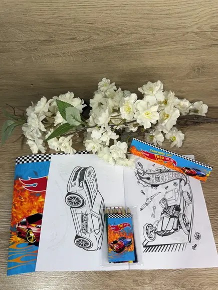 Revista de Colorir Personalizada com Lápis de Cor