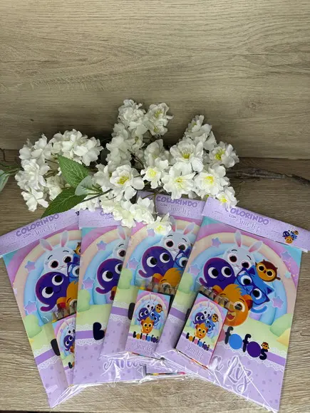 Revista de Colorir Personalizada com Lápis de Cor Bolofofos