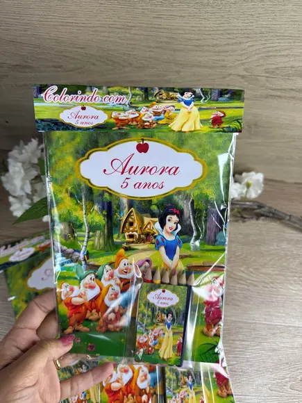 Revista de Colorir Personalizada com Lápis de Cor