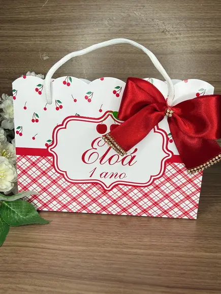 Sacola Nuvem Luxo Personalizada com Laço e Strass Cereja