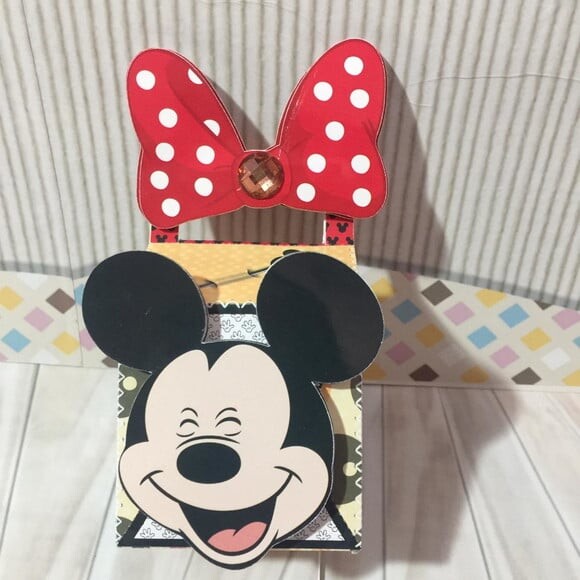 Leve + 13 Arquivo de Corte - Mickey e Minnie 4