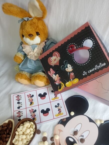 Leve + 13 Arquivo de Corte - Mini Confeiteiro (mickey e Minnie) 1