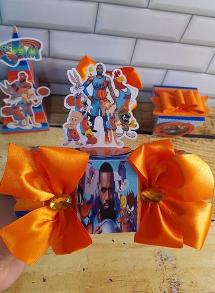 Leve + 13 Arquivo de Corte - Space Jam 1