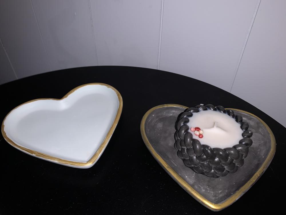 Conjunto mini vela aromática e bandeja de coração para present