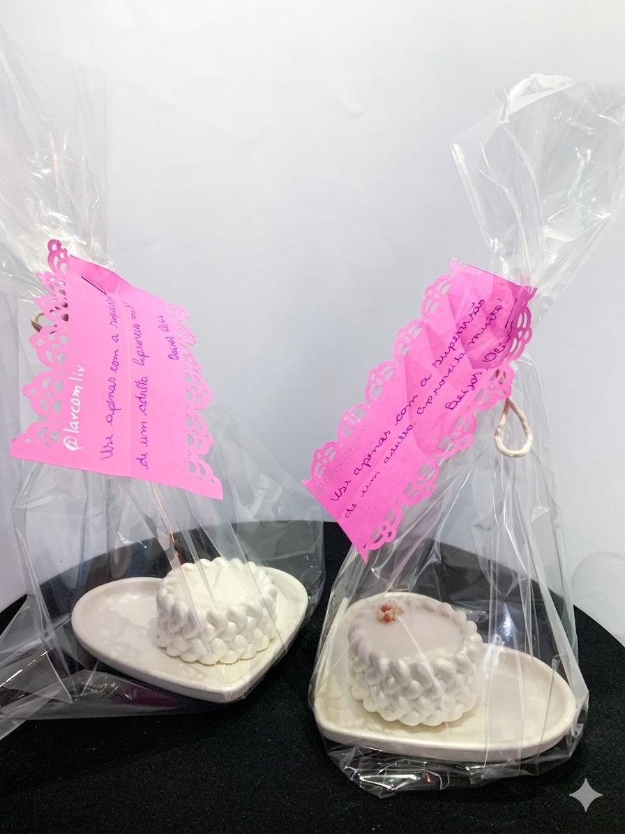 Conjunto mini vela aromática e bandeja de coração para present