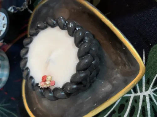 Conjunto mini vela aromática e bandeja de coração para present