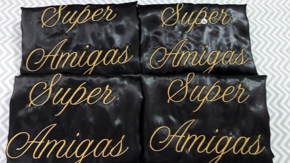 01 Robe Cetim Bordado Noiva Mãe Debutante Super Amigas