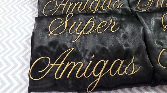 01 Robe Cetim Bordado Noiva Mãe Debutante Super Amigas