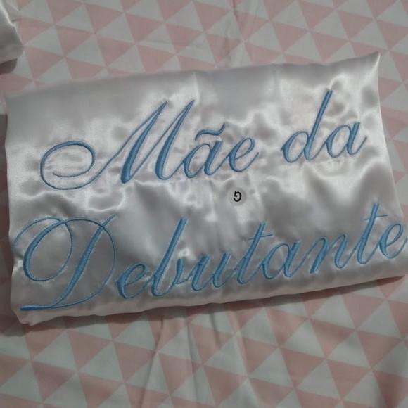 02 Robes cetim hobbi roupão brasão 15 anos mãe debutante