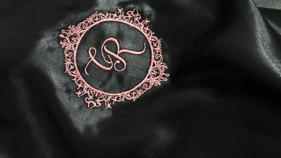 07 Robes cetim bordado noiva madrinha brasão