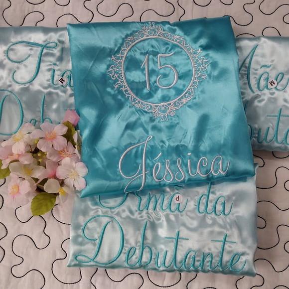 Kit 2 Robe Cetim Bordado 15 Anos Brasão Mãe Debutante