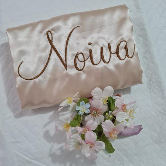 Kit 2 Robes Cetim Bordados Debutante Noiva