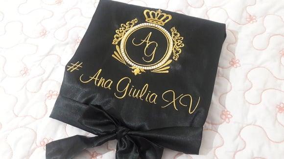 Robe cetim bordado brasão 15 anos noiva mãe debutante preto