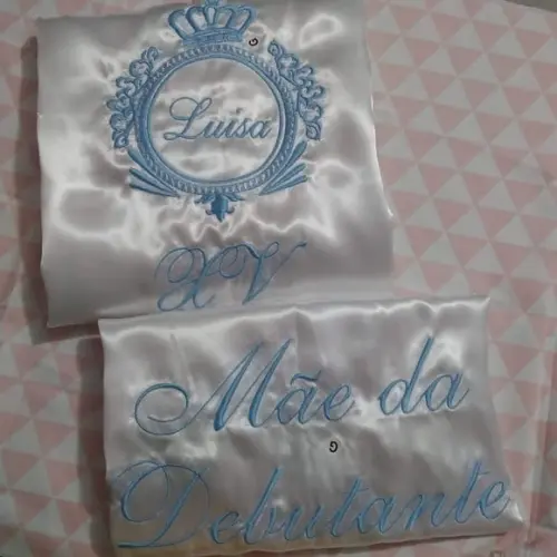 02 Robes cetim hobbi roupão brasão 15 anos mãe debutante
