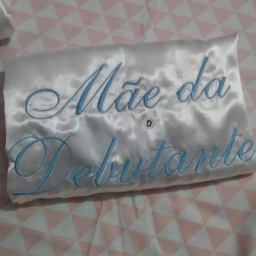02 Robes cetim hobbi roupão brasão 15 anos mãe debutante