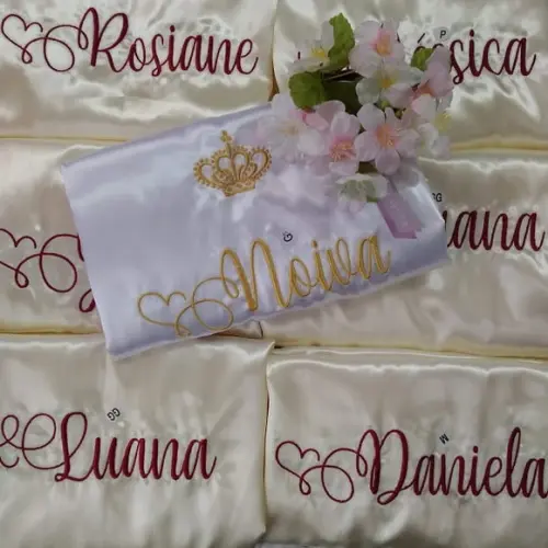 1 Robe Cetim Personalizado Nome Pérola Off Amigas Madrinhas