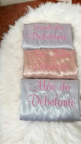 Kit 3 Robes Cetim Bordado Irmã Mãe Debutante Rosa Chá Prata