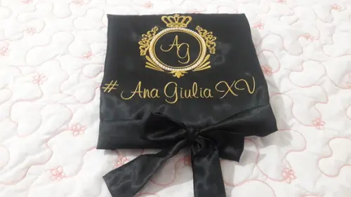 Robe cetim bordado brasão 15 anos noiva mãe debutante preto