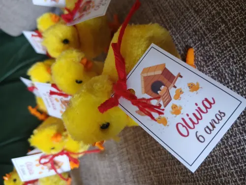 Pintinho a corda para lembrancinha