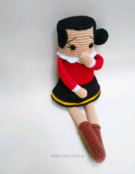 Boneca amigurumi Olivia Palito