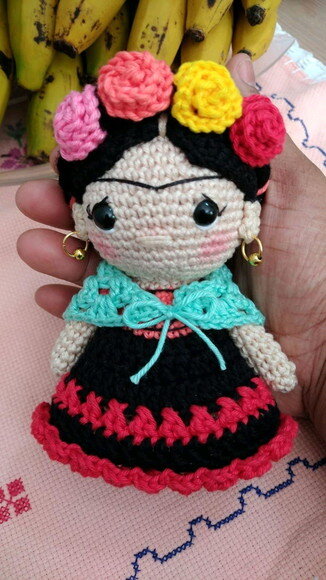 Mini Boneca Amigurumi Frida Kahlo