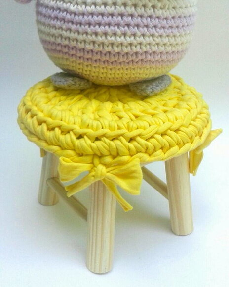 Mini Banco Com Capa De Croche Em Fio De Malha PARA BONECAS