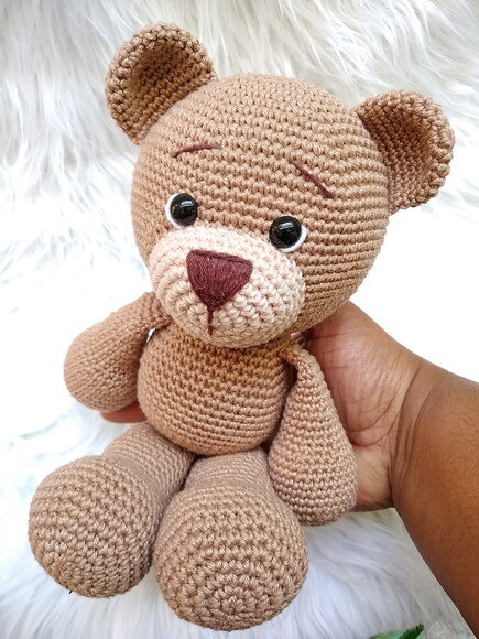 Ursinho amigurumi marrom