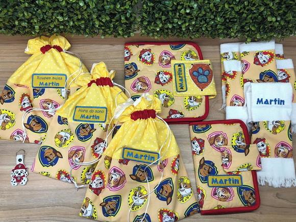 Kit Escolar e Crache Personalizado Volta as Aulas 11 Peças