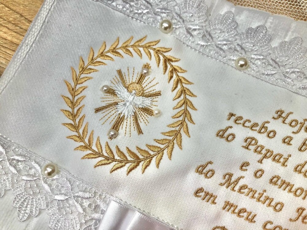 Toalha de Batizado Bordada Com Mensagem Nome e Data